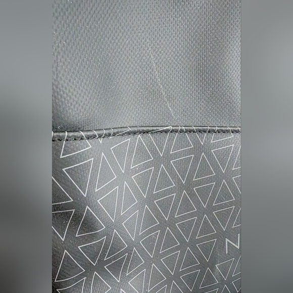 Nomatic Travel Pack 20L Expands to 30L Backpack - Picture 13 of 16